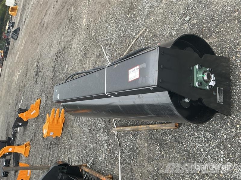  GIYI GY-VR72 72 in Skid Steer Vibratory Roller (Un Valjci