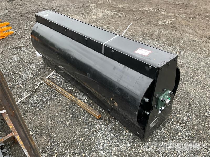 GIYI GY-VR72 72 in Skid Steer Vibratory Roller (Un Walce