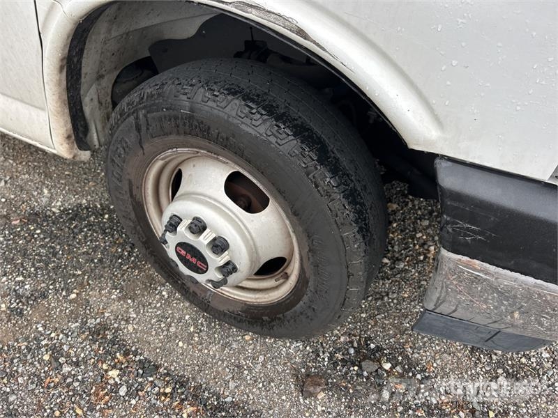 GMC 3500 4x2 Van Truck Sanduk kamioni