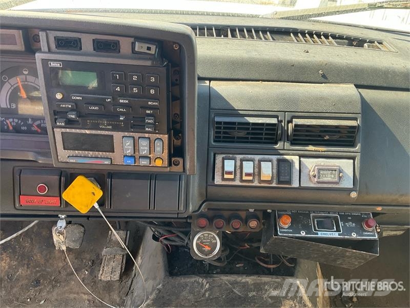 GMC 3500HD Pašizgāzējs