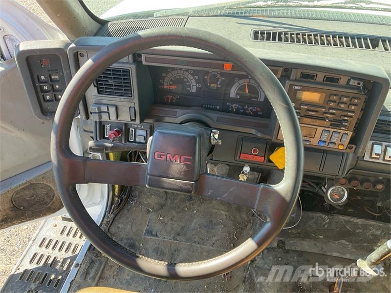 GMC 3500HD Pašizgāzējs
