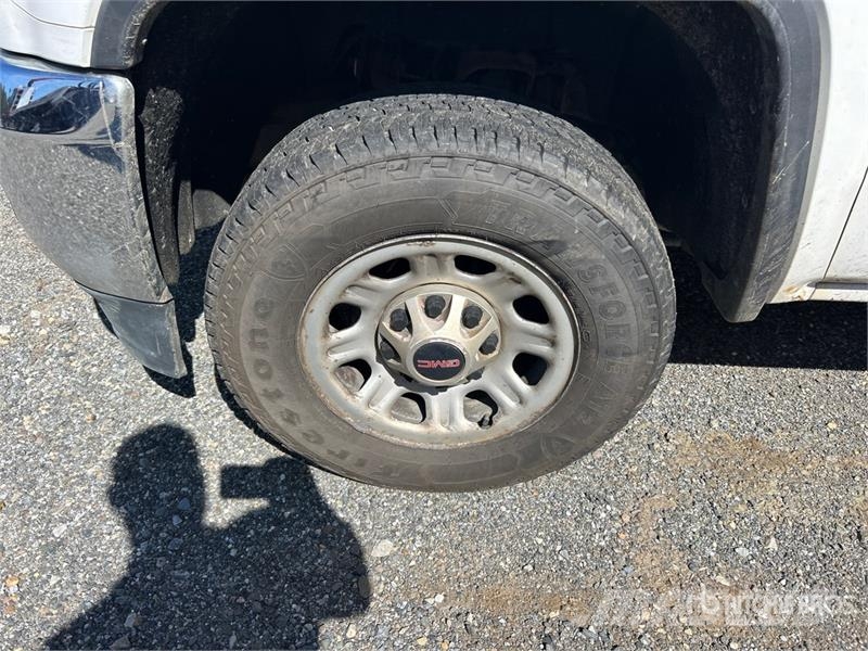 GMC 3500HD 4x2 Extended Cab Utility Truck Bestelwagens met open laadbak