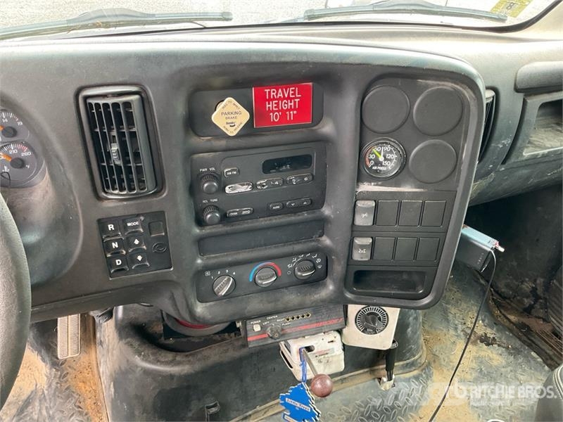 GMC 7500 4x2 Utility Truck Kis teherszállító/Platós kocsi
