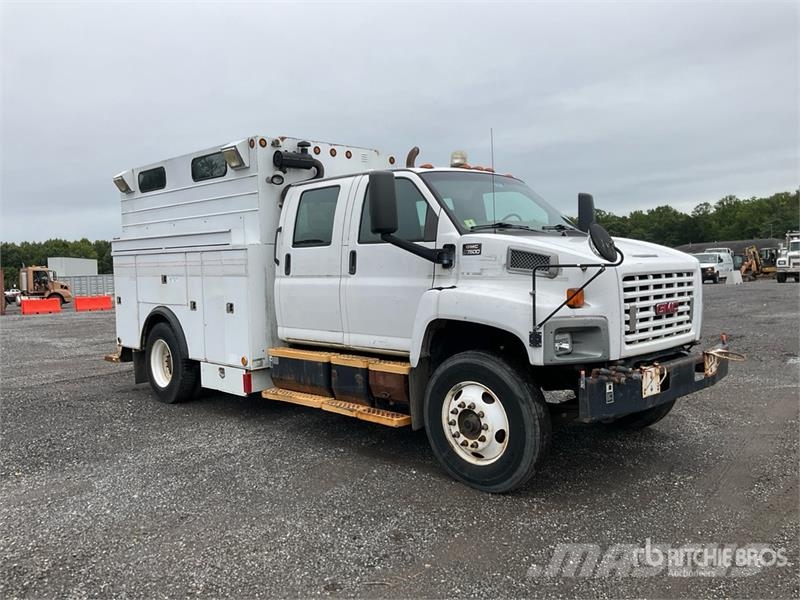 GMC 7500 4x2 Utility Truck Kis teherszállító/Platós kocsi