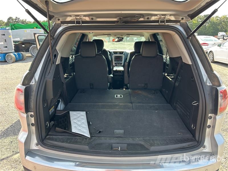 GMC Acadia AWD SUV Otomobiller