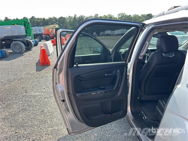 GMC Acadia AWD SUV Otomobiller