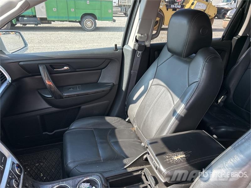 GMC Acadia AWD SUV Otomobiller