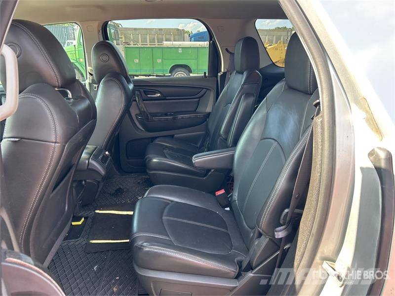 GMC Acadia AWD SUV Otomobiller