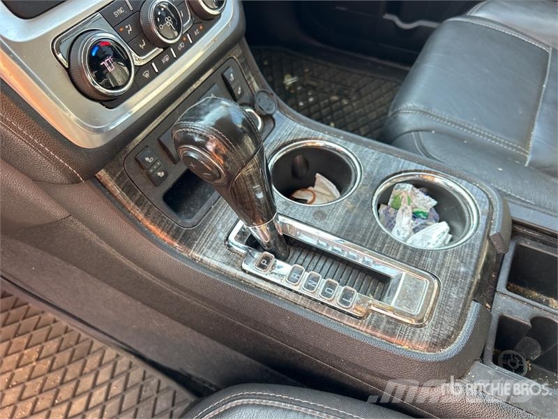 GMC Acadia AWD SUV Otomobiller