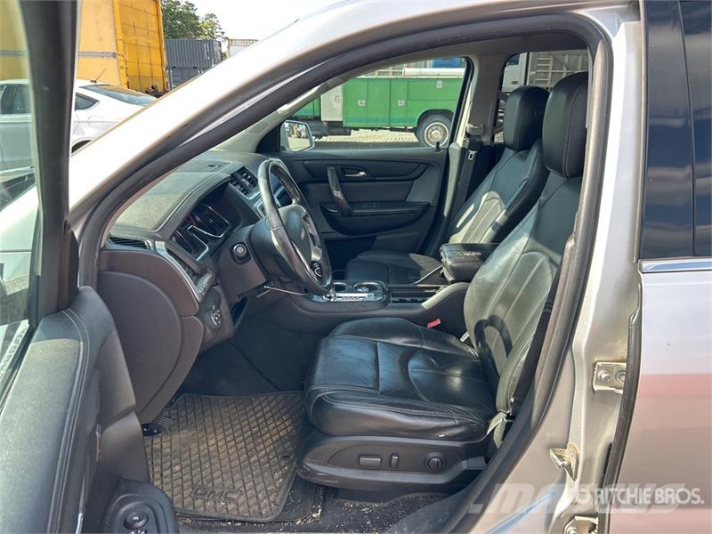 GMC Acadia AWD SUV Otomobiller