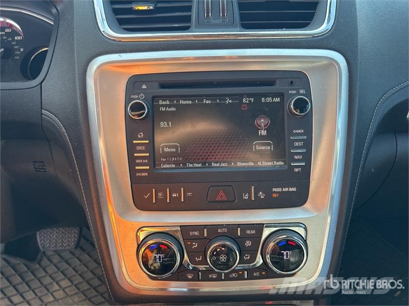 GMC Acadia AWD SUV Otomobiller