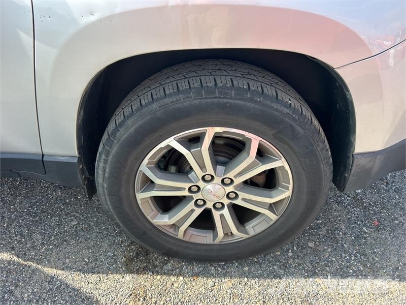 GMC Acadia AWD SUV Otomobiller