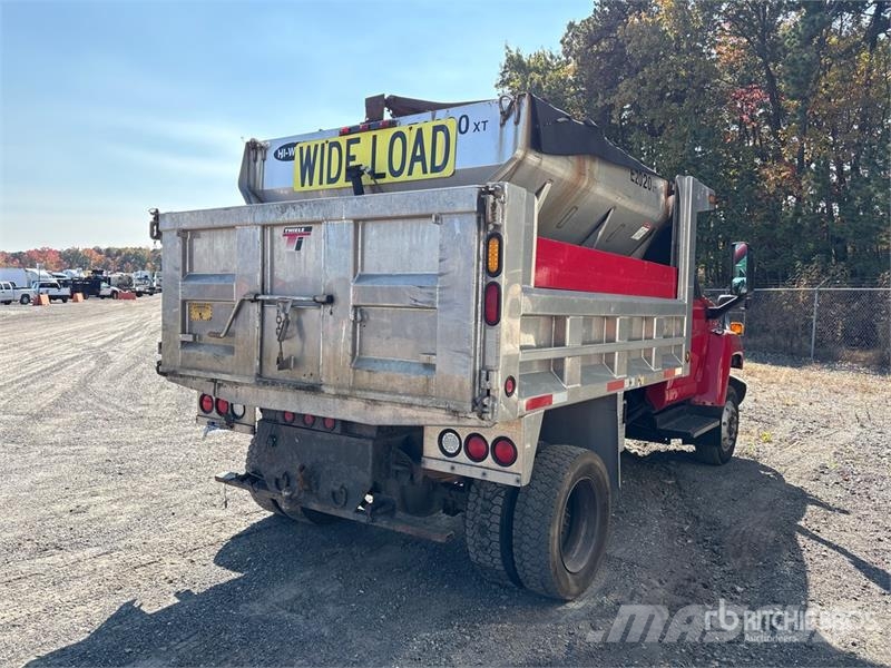 GMC C5500 4x2 Salt box in bed S/A Dump Truck (Inoperab Tipper trucks