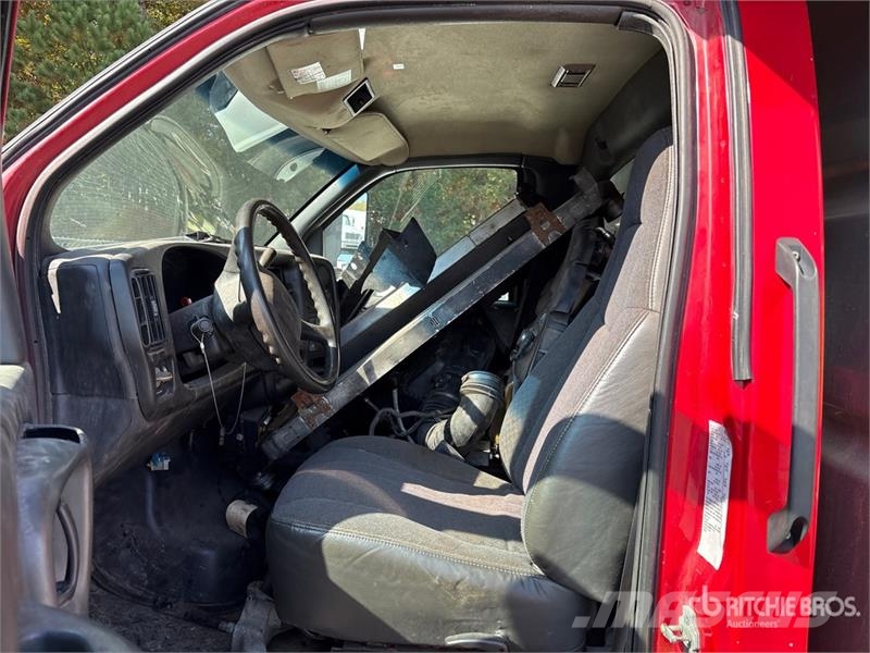 GMC C5500 4x2 Salt box in bed S/A Dump Truck (Inoperab Tipper trucks