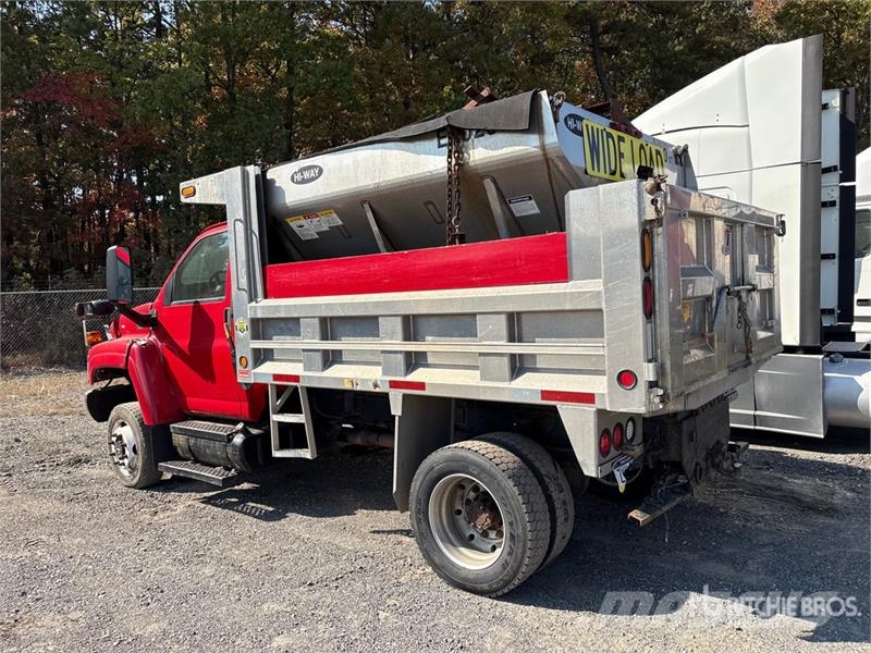 GMC C5500 4x2 Salt box in bed S/A Dump Truck (Inoperab Tipper trucks