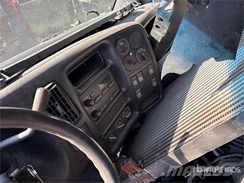 GMC C5500 S/A Dump Truck (Inoperable) Pašizgāzējs