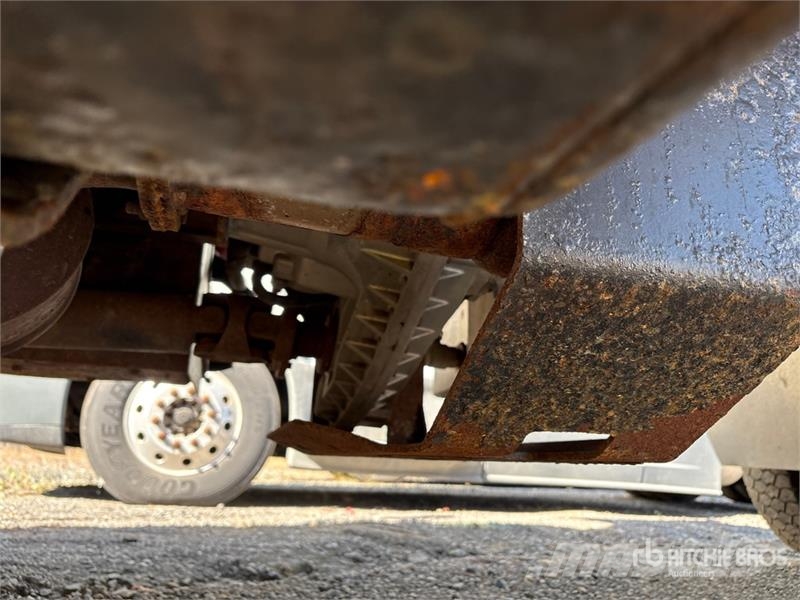 GMC C5500 S/A Dump Truck (Inoperable) Pašizgāzējs