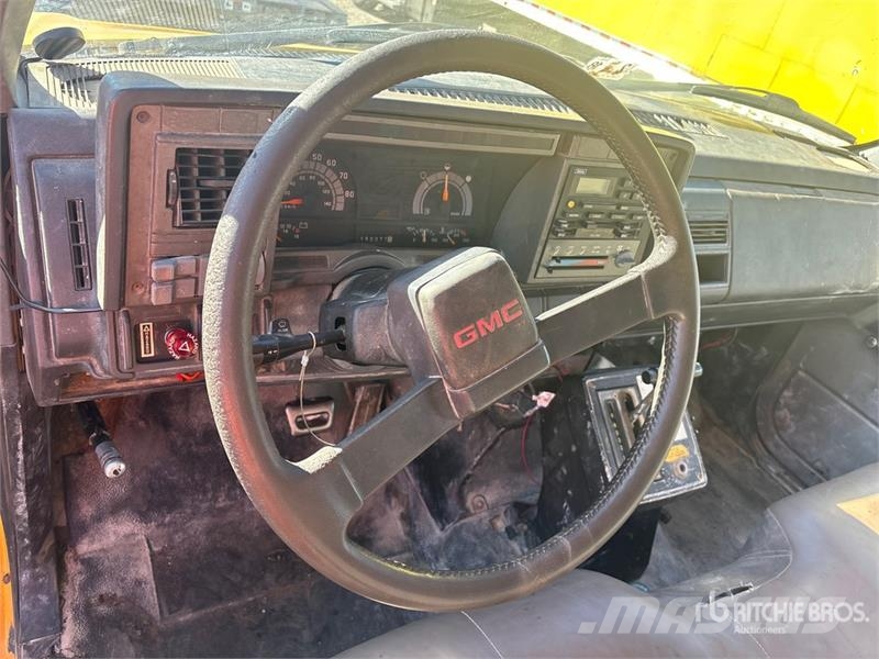 GMC C6500 Platformas/izkraušana no sāniem