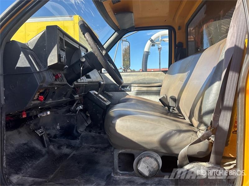 GMC C6500 Platformas/izkraušana no sāniem