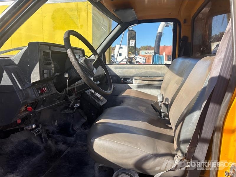GMC C6500 Platformas/izkraušana no sāniem
