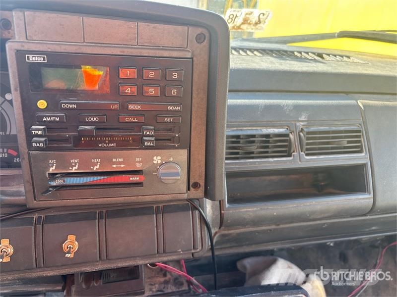GMC C6500 Platformas/izkraušana no sāniem
