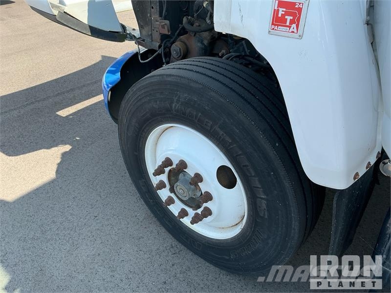 GMC C7500 شاحنات ذات هيكل صندوقي