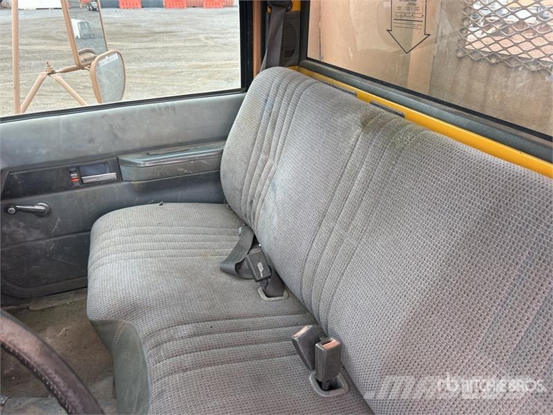 GMC C7500 Platte bakwagens