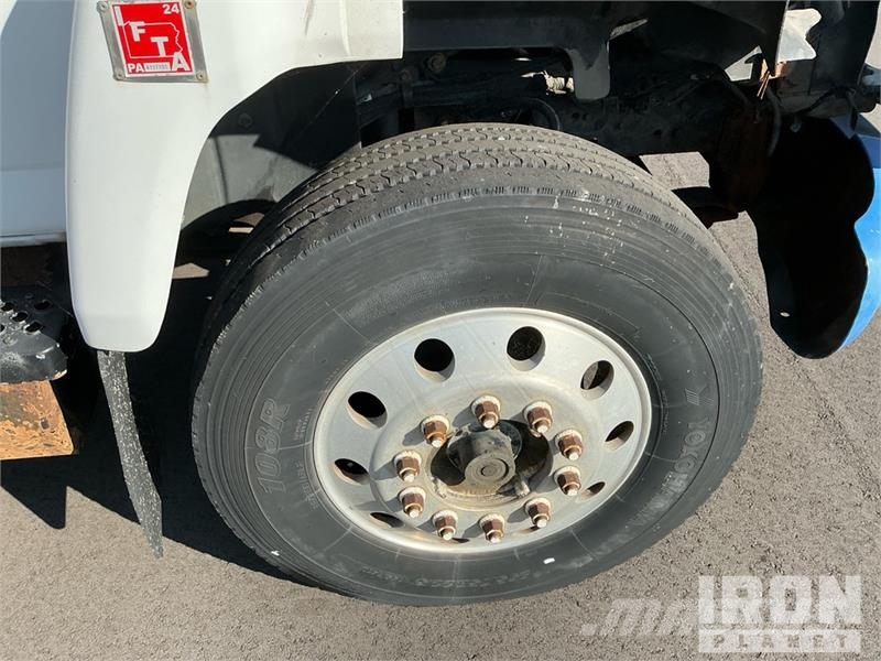 GMC C7500 شاحنات ذات هيكل صندوقي