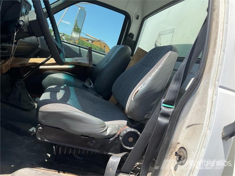 GMC C7500 Box trucks