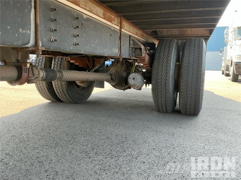 GMC C7500 شاحنات ذات هيكل صندوقي