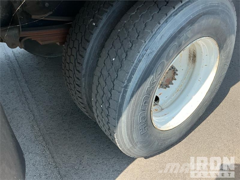GMC C7500 شاحنات ذات هيكل صندوقي