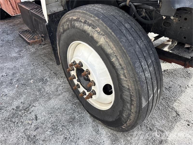 GMC C7500 碎木车