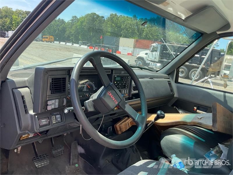 GMC C7500 Box trucks