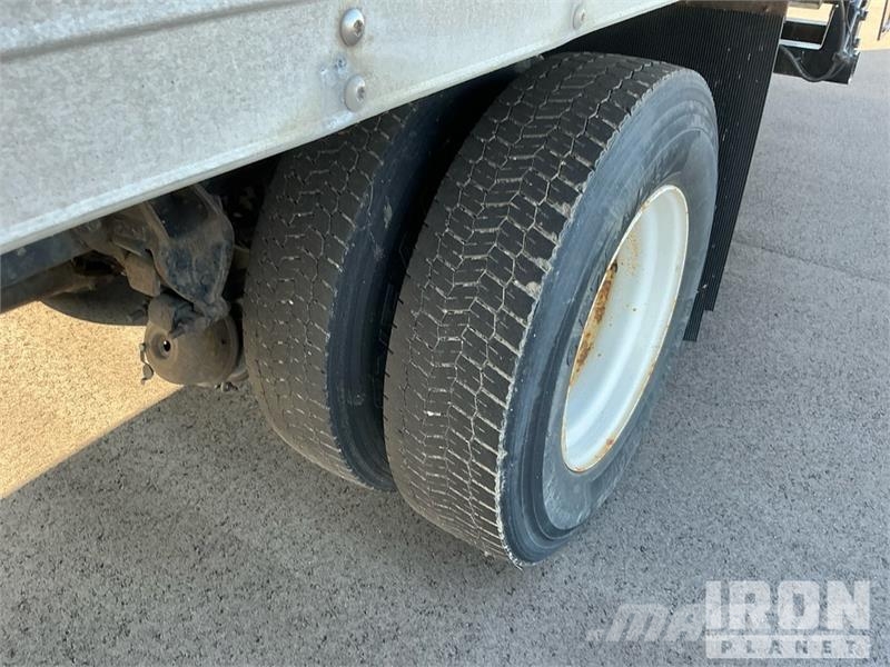 GMC C7500 شاحنات ذات هيكل صندوقي