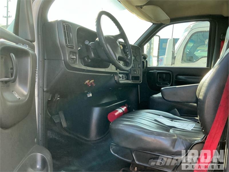 GMC C7500 شاحنات ذات هيكل صندوقي