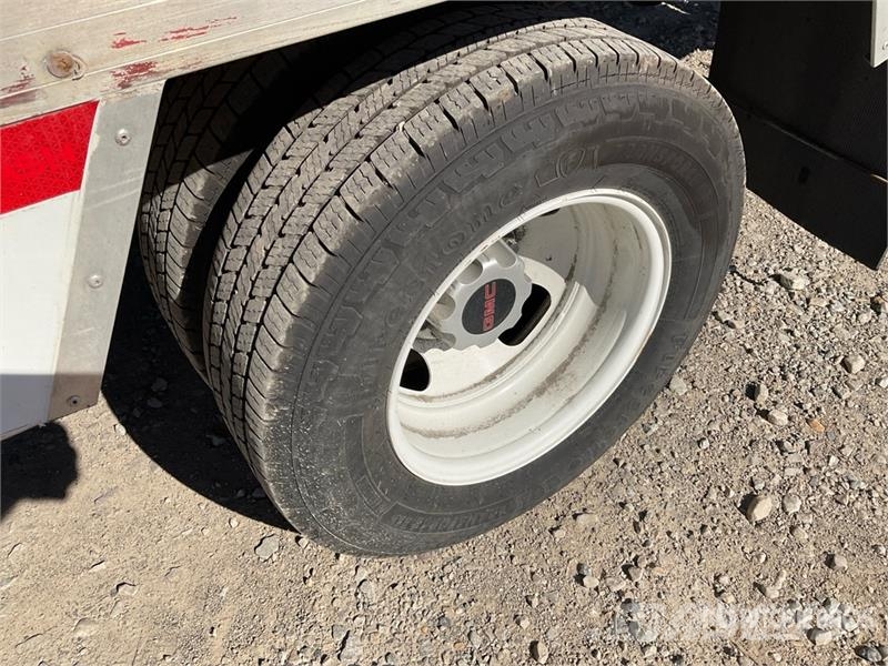 GMC Savana 3500 4x2 4x2 Refrigerated Truck شاحنات بدرجة حرارة قابلة للضبط