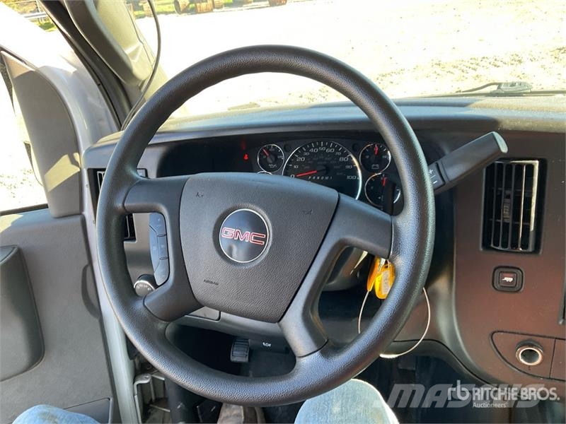 GMC Savana 3500 4x2 4x2 Refrigerated Truck شاحنات بدرجة حرارة قابلة للضبط