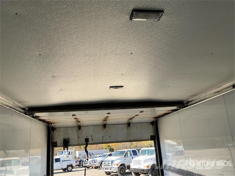 GMC Savana 3500 4x2 4x2 Refrigerated Truck شاحنات بدرجة حرارة قابلة للضبط