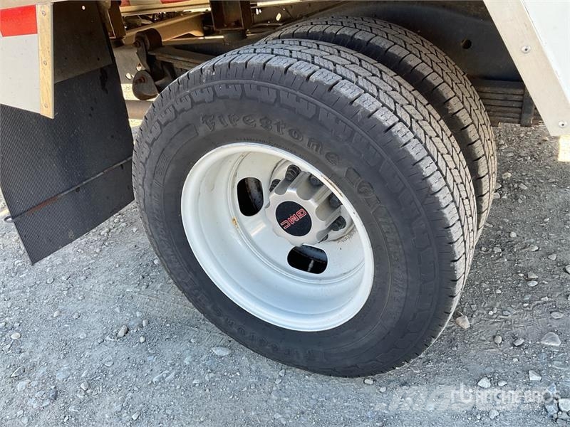 GMC Savana 3500 4x2 4x2 Refrigerated Truck شاحنات بدرجة حرارة قابلة للضبط
