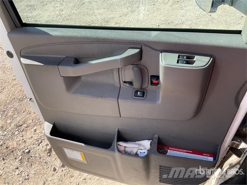 GMC Savana 3500 4x2 4x2 Refrigerated Truck شاحنات بدرجة حرارة قابلة للضبط