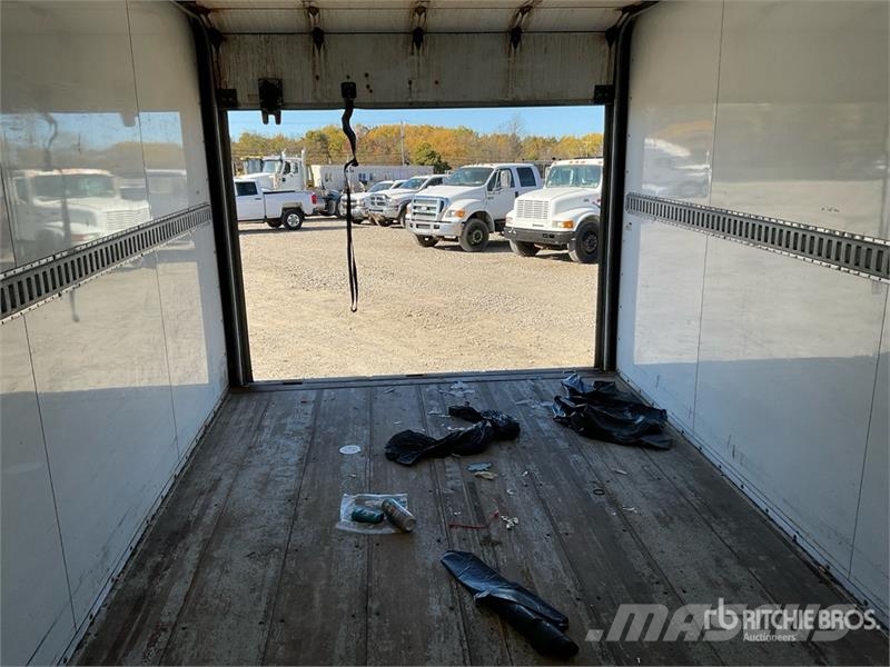 GMC Savana 3500 4x2 4x2 Refrigerated Truck شاحنات بدرجة حرارة قابلة للضبط