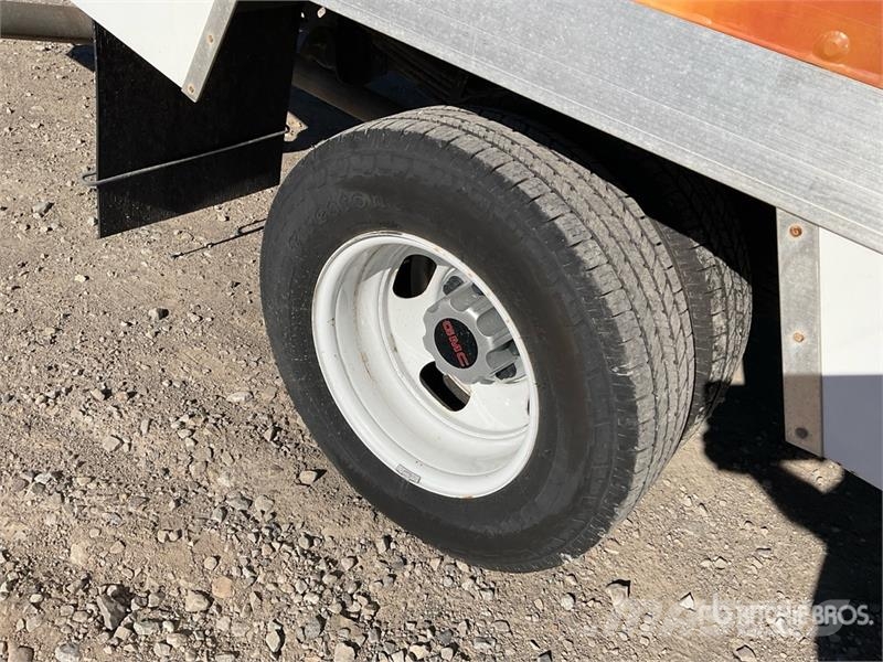 GMC Savana 3500 4x2 4x2 Refrigerated Truck شاحنات بدرجة حرارة قابلة للضبط