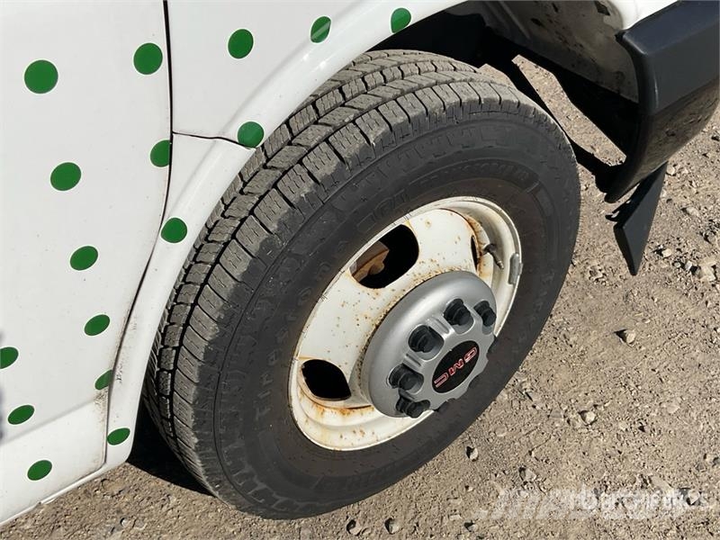 GMC Savana 3500 4x2 4x2 Refrigerated Truck شاحنات بدرجة حرارة قابلة للضبط