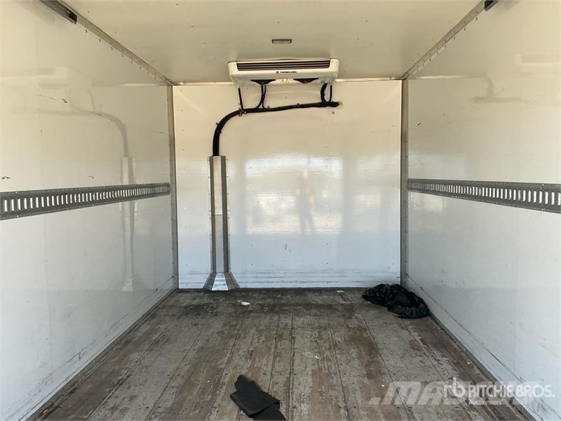GMC Savana 3500 4x2 4x2 Refrigerated Truck شاحنات بدرجة حرارة قابلة للضبط