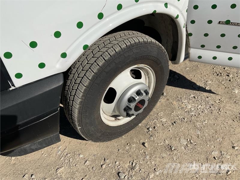 GMC Savana 3500 4x2 4x2 Refrigerated Truck شاحنات بدرجة حرارة قابلة للضبط