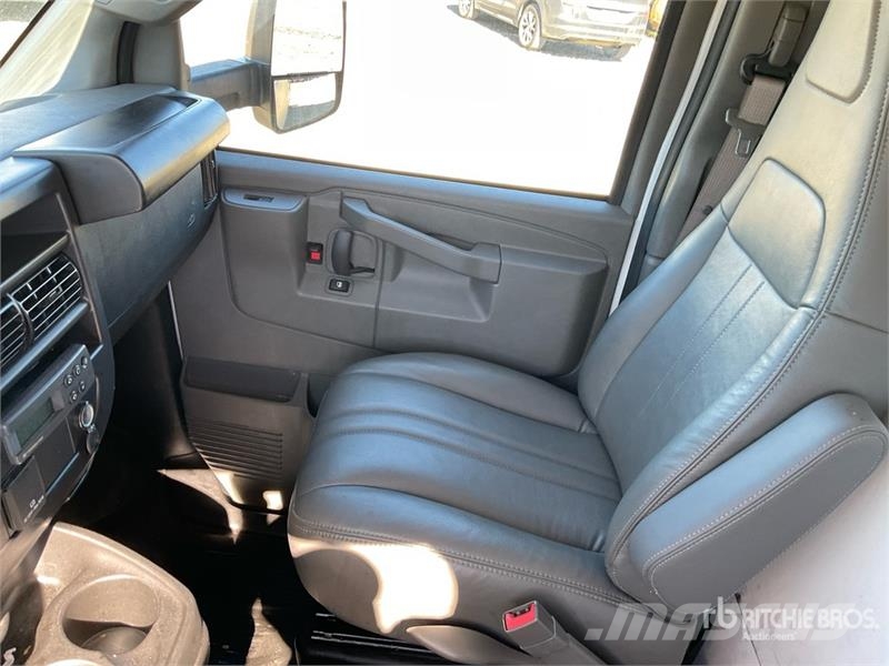 GMC Savana 3500 4x2 4x2 Refrigerated Truck شاحنات بدرجة حرارة قابلة للضبط