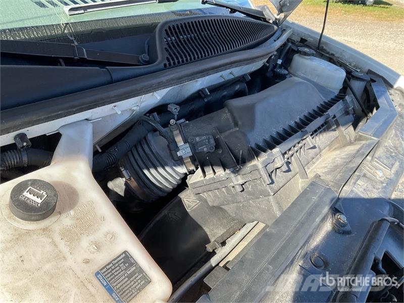 GMC Savana 3500 4x2 4x2 Refrigerated Truck شاحنات بدرجة حرارة قابلة للضبط
