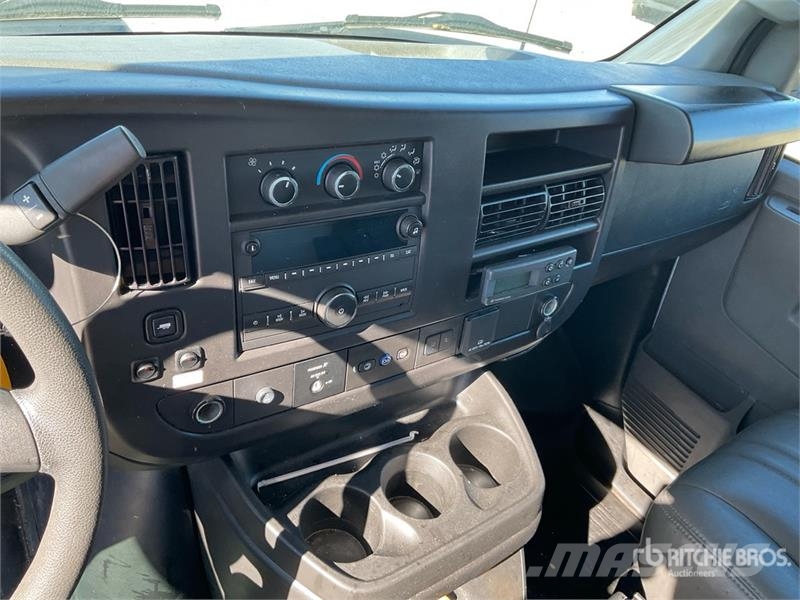 GMC Savana 3500 4x2 4x2 Refrigerated Truck شاحنات بدرجة حرارة قابلة للضبط
