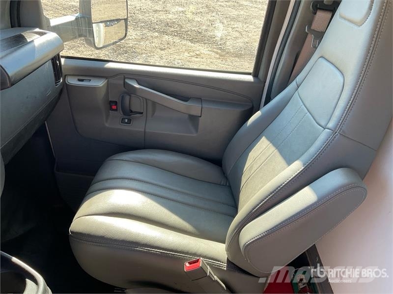 GMC Savana 3500 4x2 4x2 Refrigerated Truck شاحنات بدرجة حرارة قابلة للضبط
