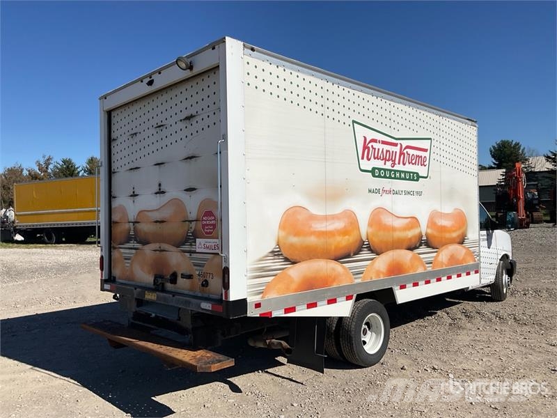 GMC Savana 3500 4x2 4x2 Refrigerated Truck شاحنات بدرجة حرارة قابلة للضبط